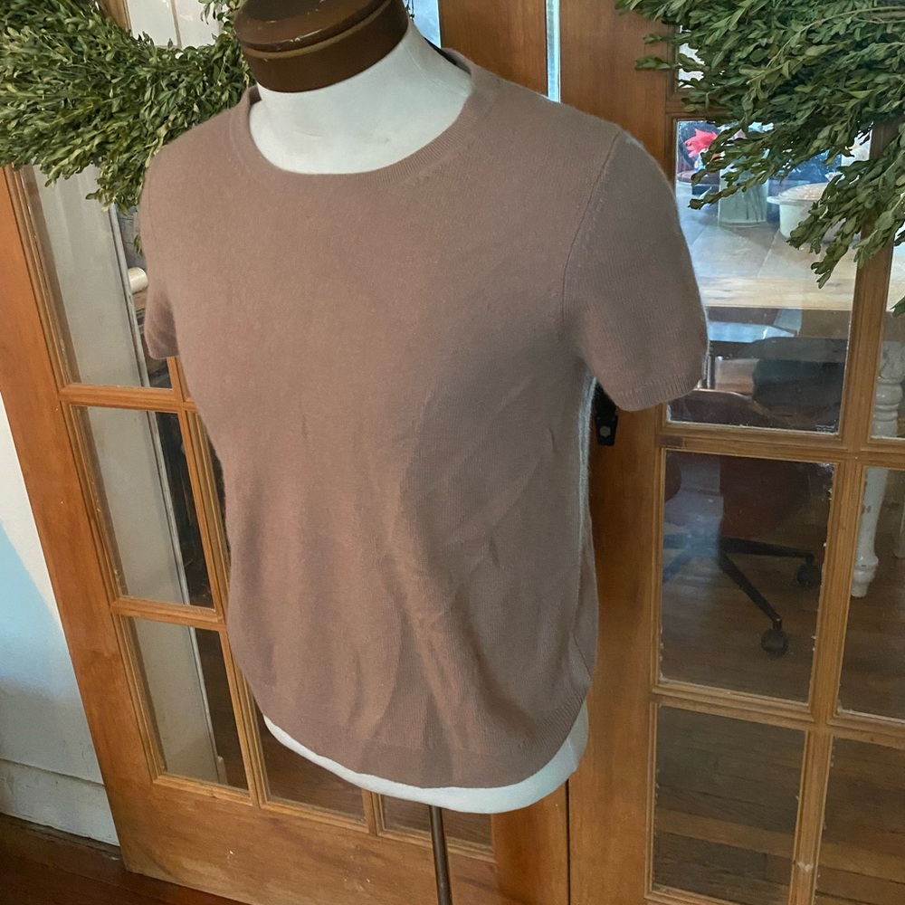 Bloomingdale's Camel Cashmere Sweater short sleeve xl. C by Bloomingdale’s